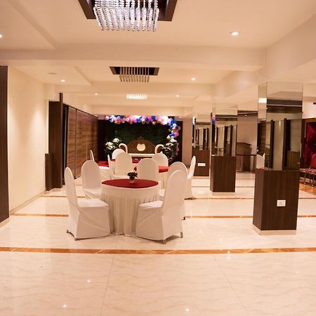 Gold Crest Business Hotel Navi Mumbai Buitenkant foto
