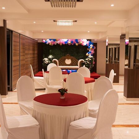 Gold Crest Business Hotel Navi Mumbai Buitenkant foto