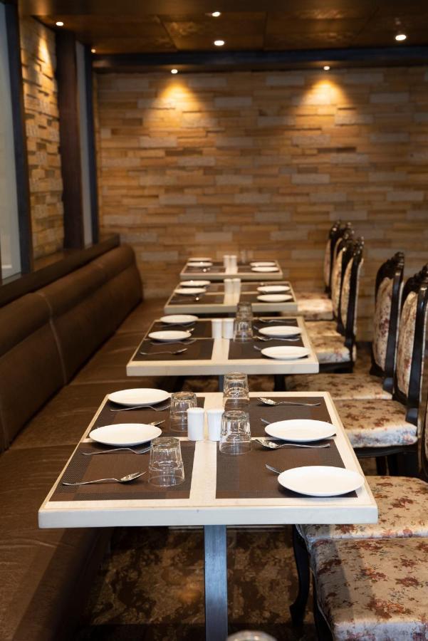 Gold Crest Business Hotel Navi Mumbai Buitenkant foto