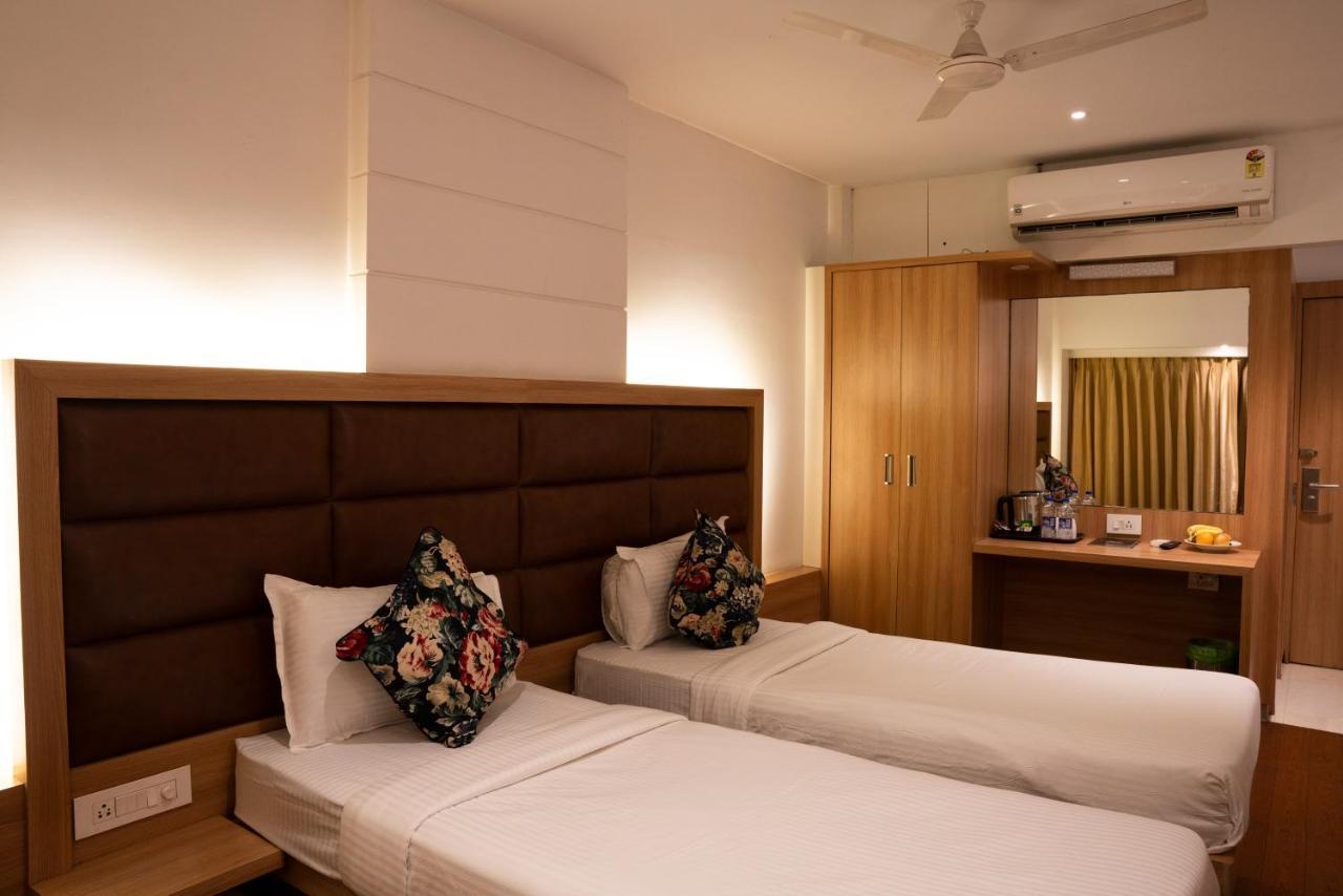 Gold Crest Business Hotel Navi Mumbai Buitenkant foto