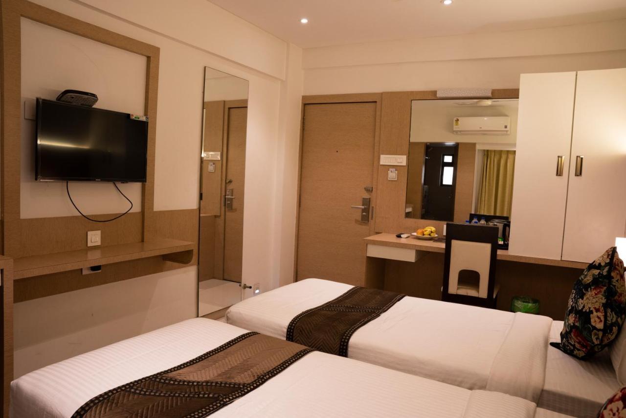 Gold Crest Business Hotel Navi Mumbai Buitenkant foto