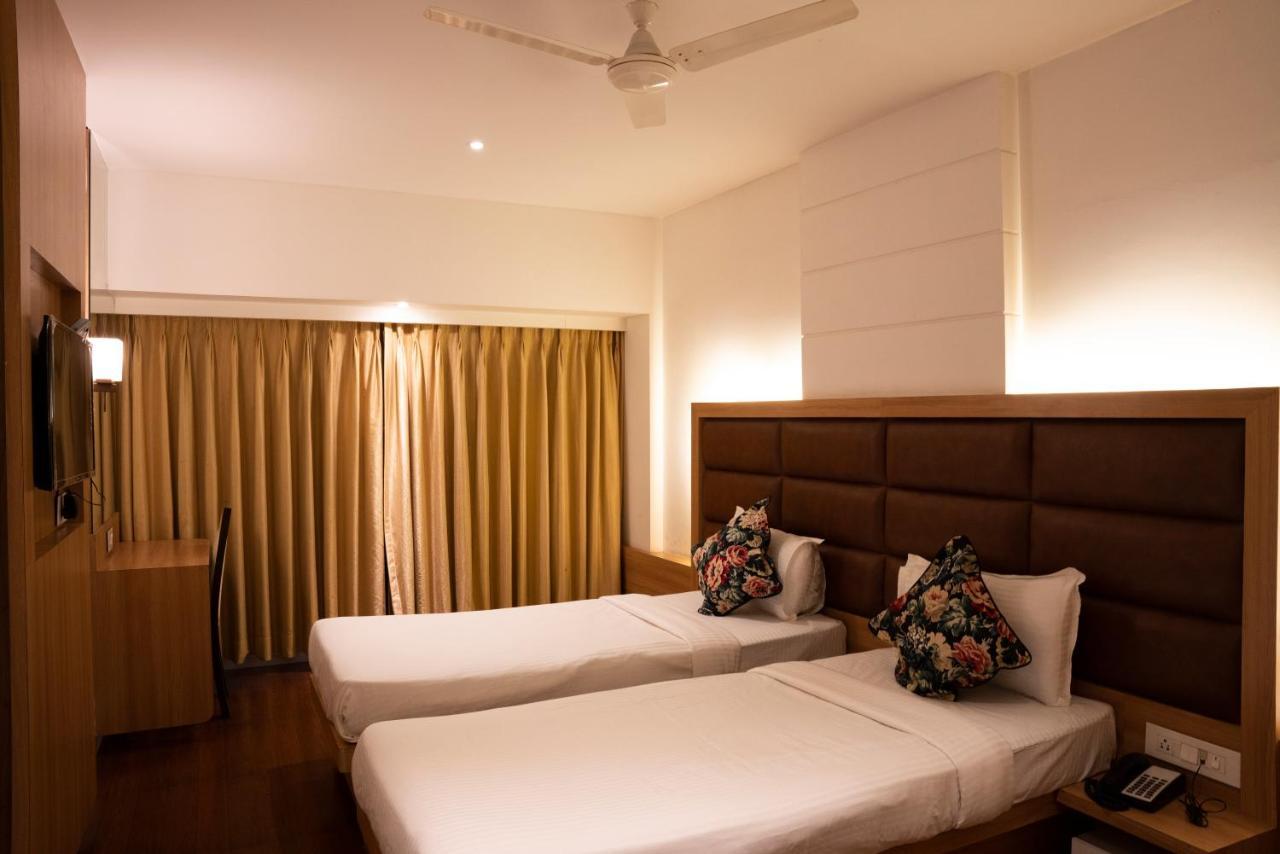Gold Crest Business Hotel Navi Mumbai Buitenkant foto