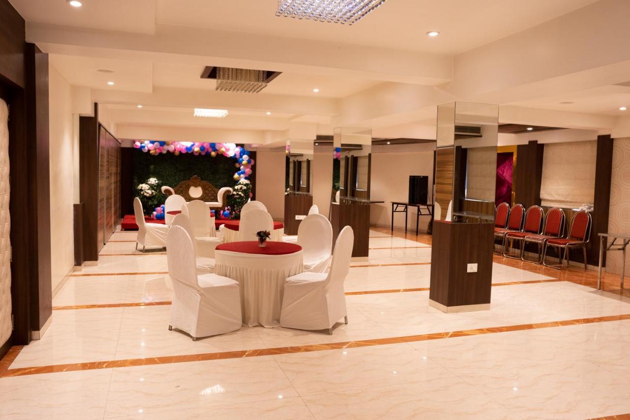 Gold Crest Business Hotel Navi Mumbai Buitenkant foto