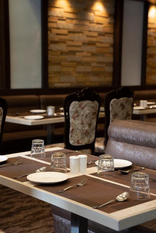 Gold Crest Business Hotel Navi Mumbai Buitenkant foto