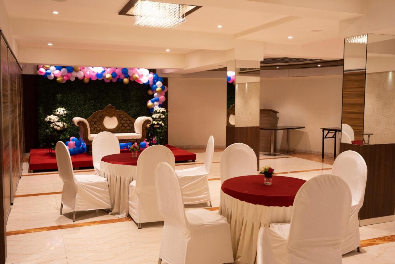 Gold Crest Business Hotel Navi Mumbai Buitenkant foto