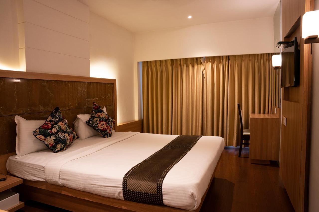 Gold Crest Business Hotel Navi Mumbai Buitenkant foto