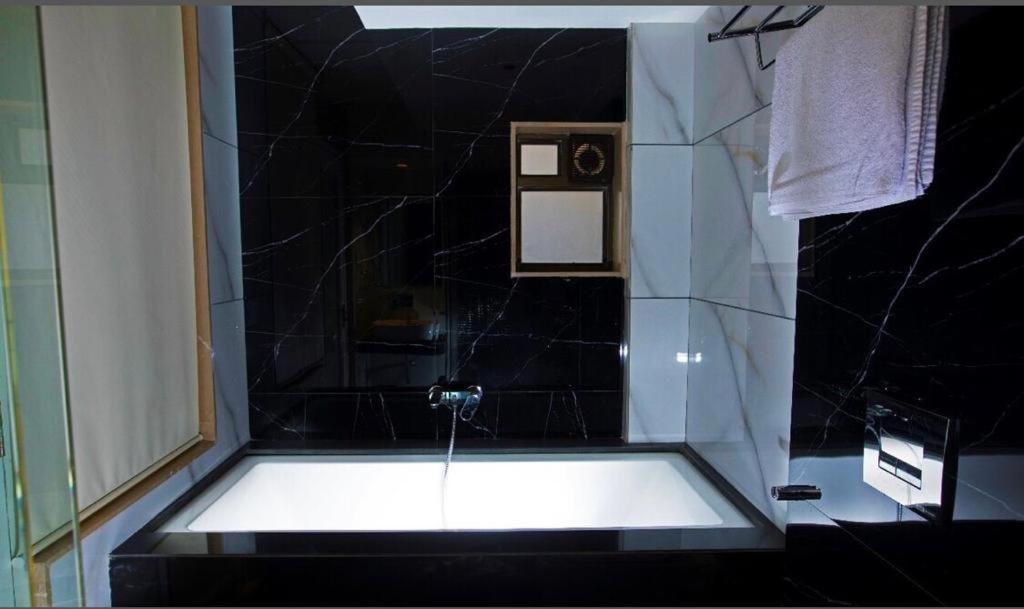 Gold Crest Business Hotel Navi Mumbai Buitenkant foto